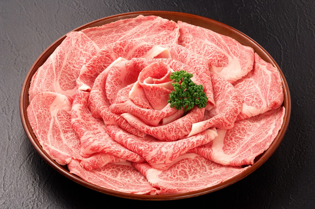 九州産黒毛和牛　すき焼き用スライス盛付画像